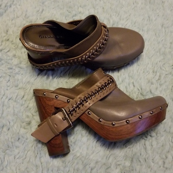 Clogs - Picture 2 of 5